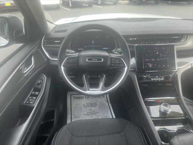 2023 Jeep Grand Cherokee L Laredo 4x4