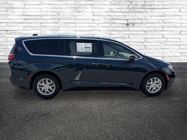 2025 Chrysler Pacifica PACIFICA SELECT