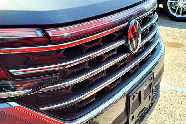 2025 Volkswagen Atlas 2.0T SE w/Technology