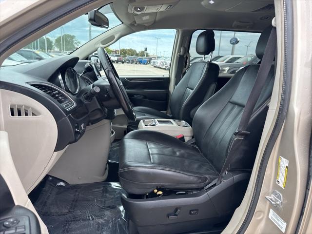 2013 Chrysler Town and Country Touring 2013 Chrysler Town and Country Touring