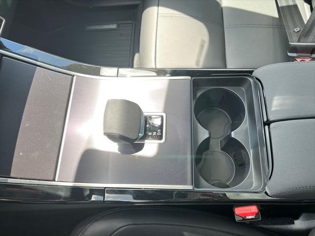 2026 Land Rover Range Rover Velar P250 Dynamic SE