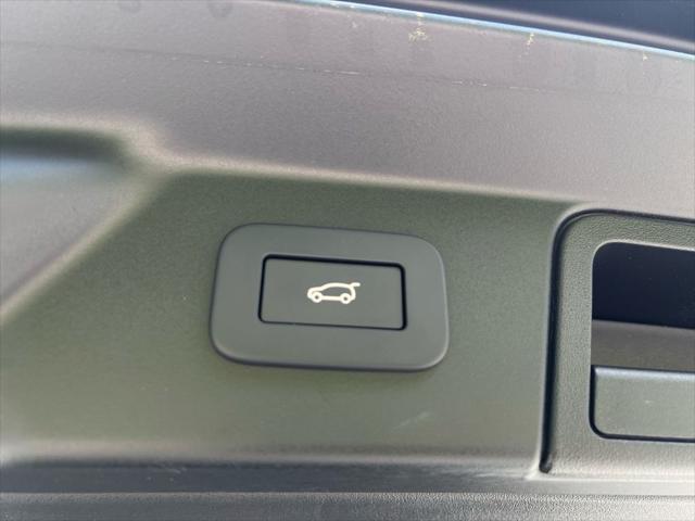 2026 Land Rover Range Rover Velar P250 Dynamic SE