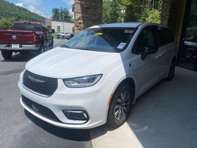2024 Chrysler Pacifica Hybrid Select