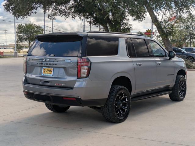 2022 Chevrolet Suburban 4WD RST