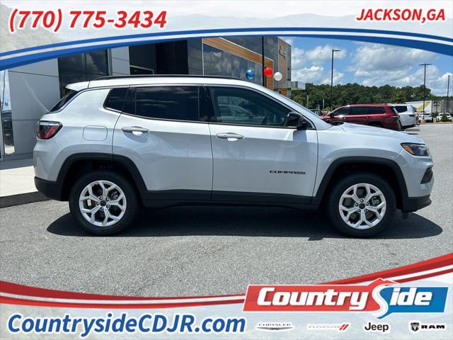 2025 Jeep Compass COMPASS LATITUDE 4X4