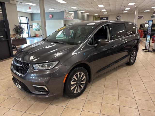 2023 Chrysler Pacifica Hybrid Touring L