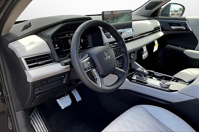 2025 Mitsubishi Outlander PLATINUM EDITION 2.5 S-AWC
