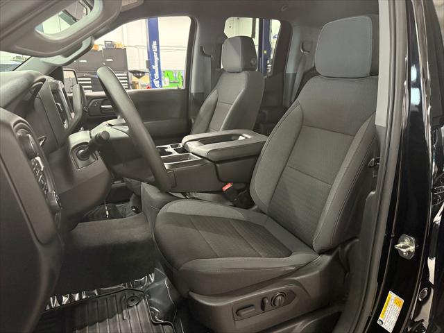 2022 Chevrolet Silverado 1500 4WD Double Cab Standard Bed Custom
