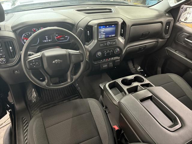 2022 Chevrolet Silverado 1500 4WD Double Cab Standard Bed Custom