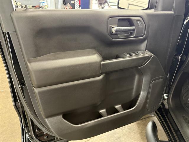 2022 Chevrolet Silverado 1500 4WD Double Cab Standard Bed Custom