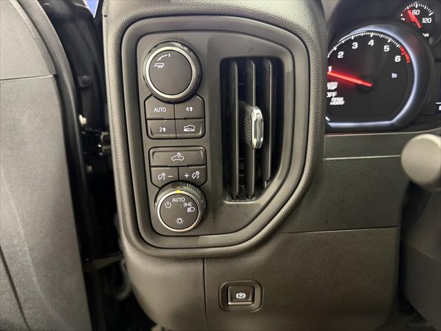 2022 Chevrolet Silverado 1500 4WD Double Cab Standard Bed Custom