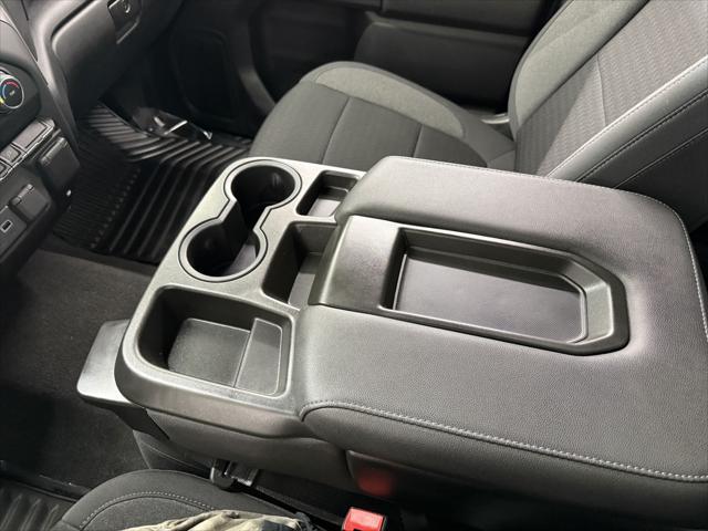 2022 Chevrolet Silverado 1500 4WD Double Cab Standard Bed Custom