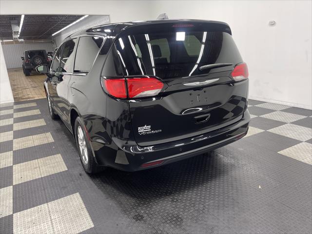 2025 Chrysler Voyager VOYAGER LX