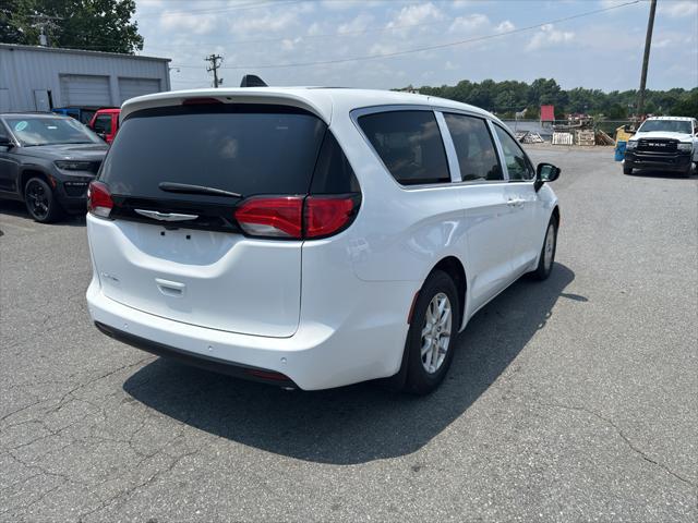 2025 Chrysler Voyager VOYAGER LX