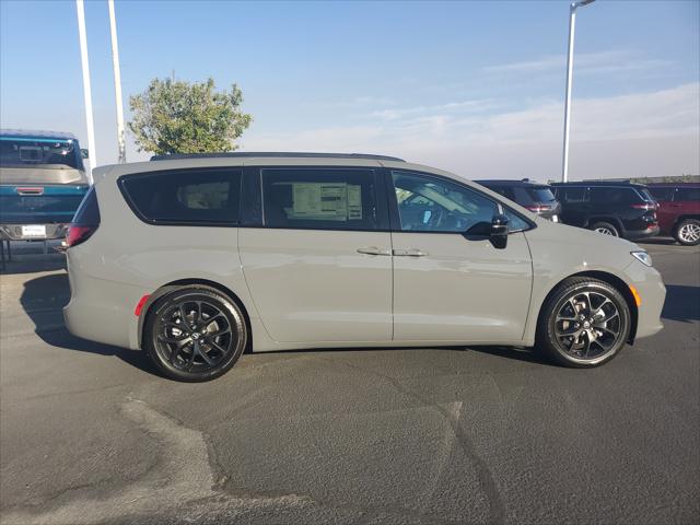 2025 Chrysler Pacifica PACIFICA LIMITED