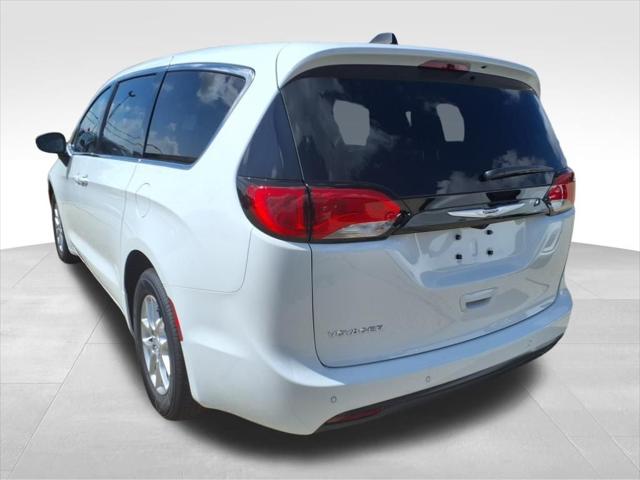 2025 Chrysler Voyager VOYAGER LX