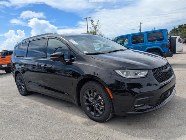 2025 Chrysler Pacifica PACIFICA SELECT