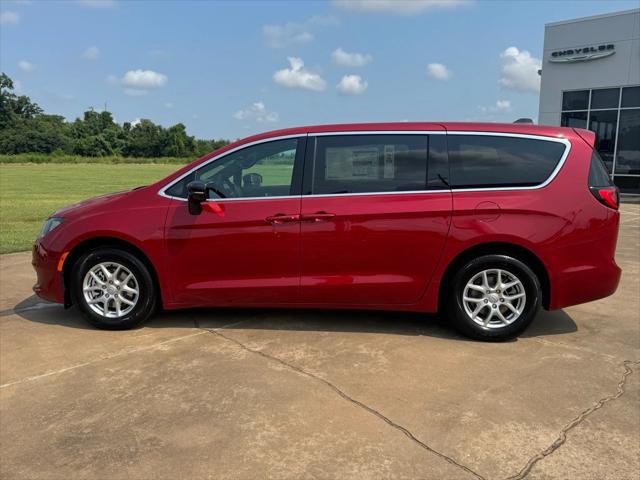 2025 Chrysler Voyager VOYAGER LX