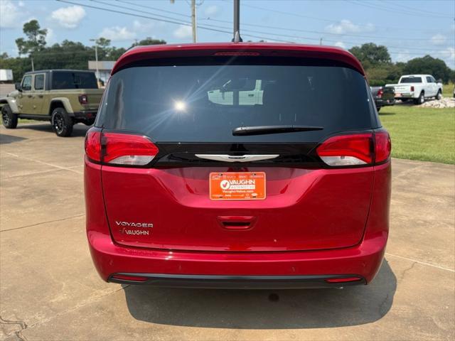 2025 Chrysler Voyager LX