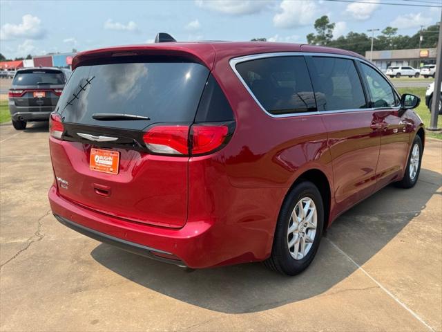 2025 Chrysler Voyager LX