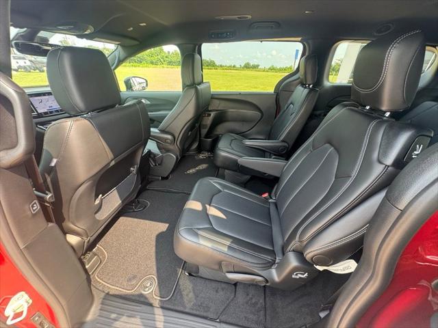2025 Chrysler Voyager LX