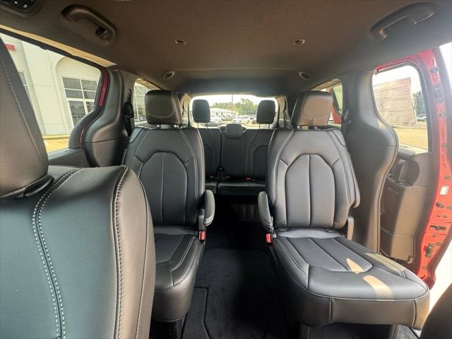 2025 Chrysler Voyager LX