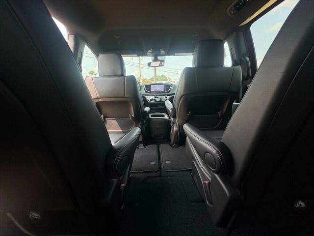 2025 Chrysler Voyager LX