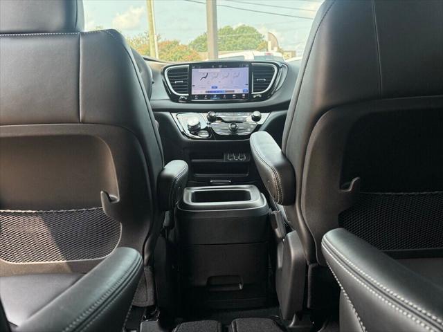 2025 Chrysler Voyager LX