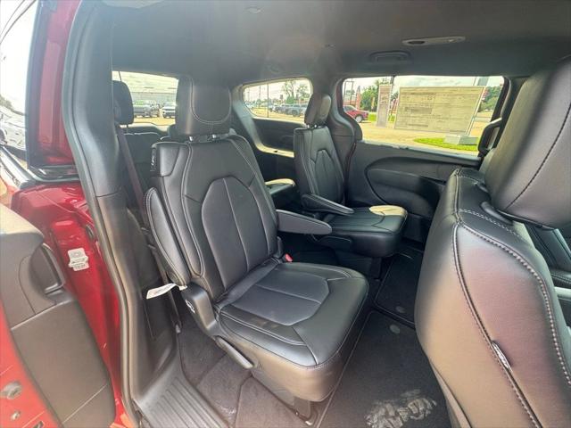 2025 Chrysler Voyager LX