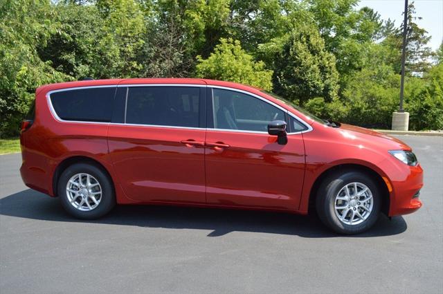 2025 Chrysler Voyager VOYAGER LX