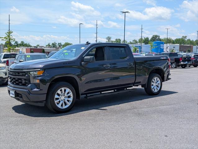 2023 Chevrolet Silverado 1500 4WD Crew Cab Standard Bed Custom