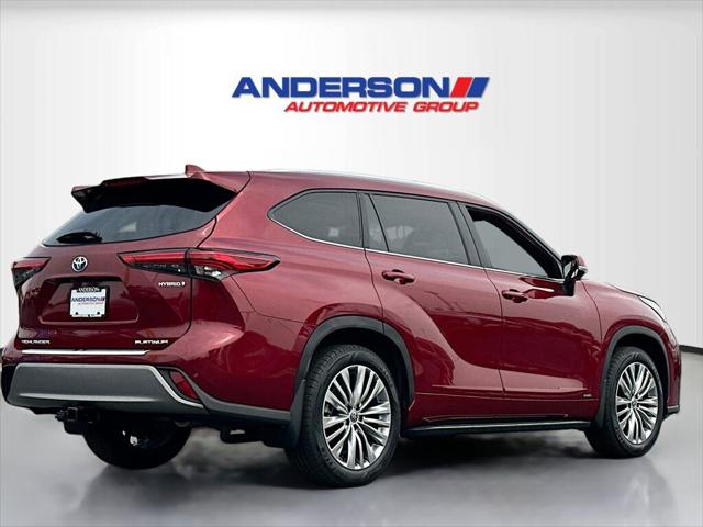 2023 Toyota Highlander Hybrid Platinum