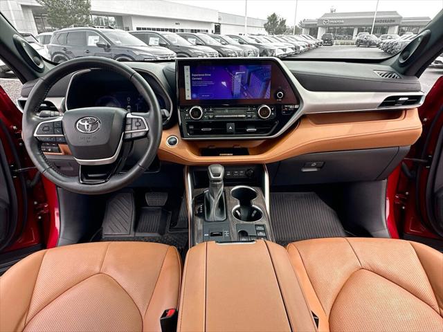2023 Toyota Highlander Hybrid Platinum