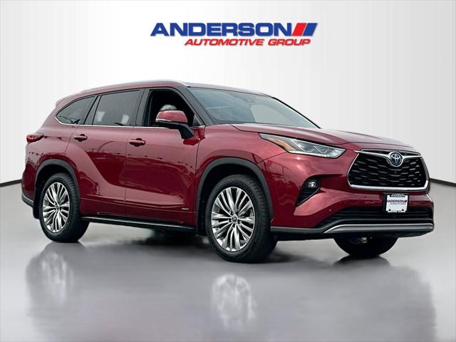 2023 Toyota Highlander Hybrid Platinum