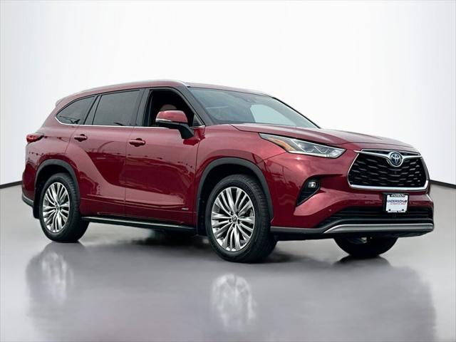 2023 Toyota Highlander Hybrid Platinum