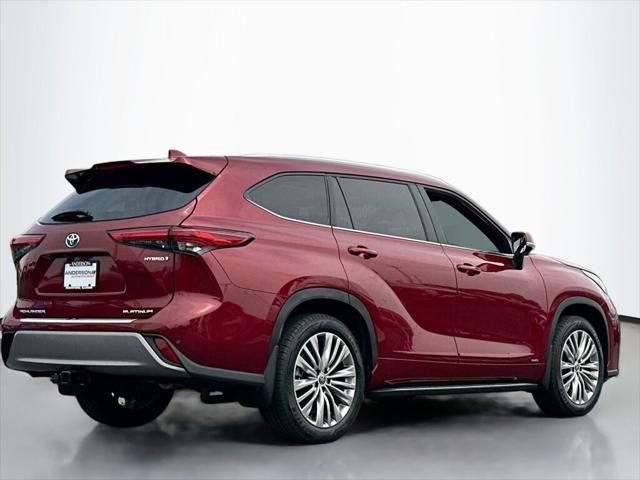 2023 Toyota Highlander Hybrid Platinum