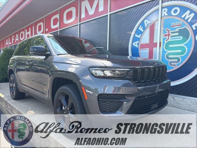 2022 Jeep Grand Cherokee Altitude 4x4 2022 Jeep Grand Cherokee Altitude 4x4