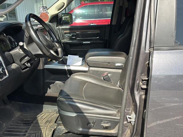 2017 RAM 1500 Laramie Crew Cab 4x4 57 Box