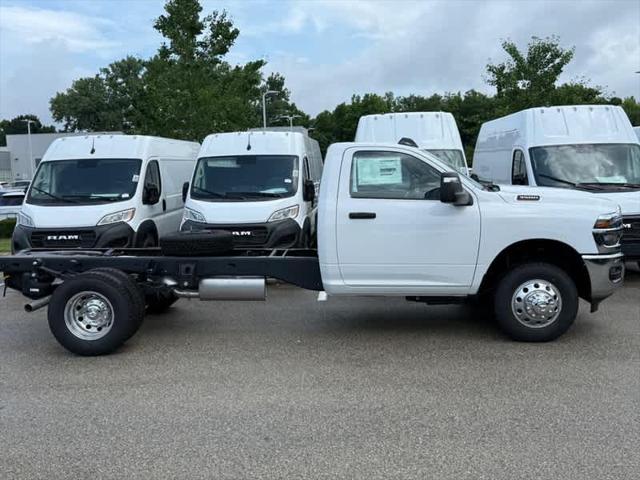 2025 RAM Ram 3500 Chassis Cab RAM 3500 TRADESMAN CHASSIS REGULAR CAB 4X4 84 CA 2025 RAM Ram 3500 Chassis Cab RAM 3500 TRADESMAN CHASSIS REGULAR CAB 4X4 84 CA
