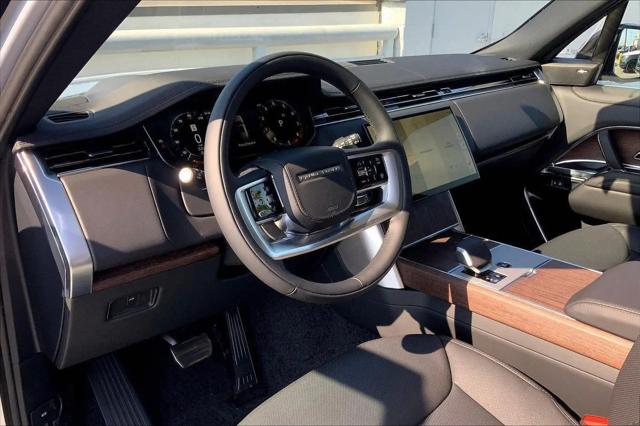 2025 Land Rover Range Rover P530 SE 7 Seat