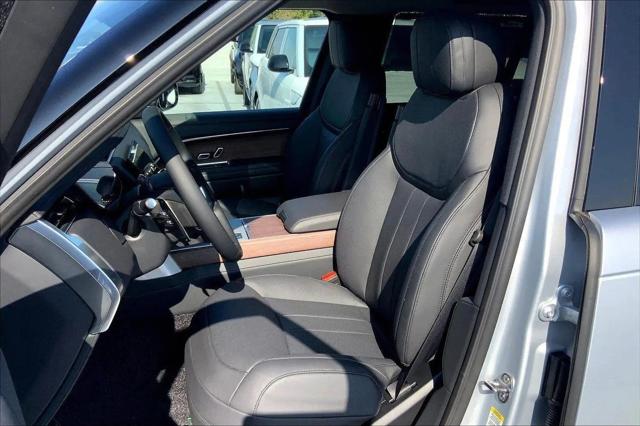 2025 Land Rover Range Rover P530 SE 7 Seat