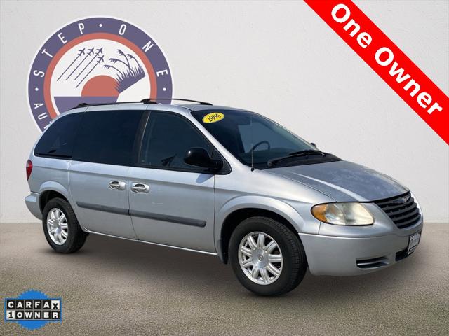 2006 Chrysler Town and Country Base