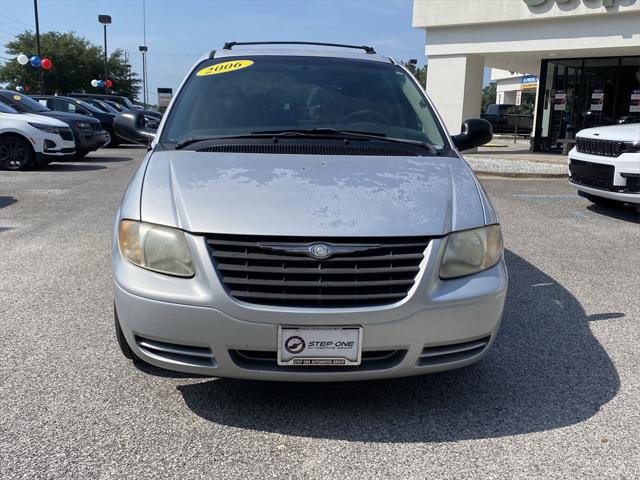 2006 Chrysler Town and Country Base