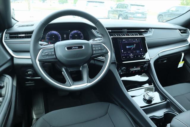 2025 Jeep Grand Cherokee GRAND CHEROKEE L LAREDO X 4X4