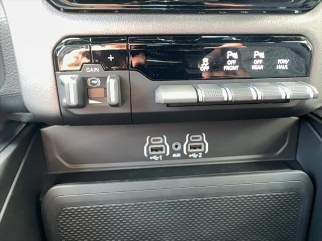 2025 Ram 1500 Big Horn Crew Cab 4x4 5'7" Box