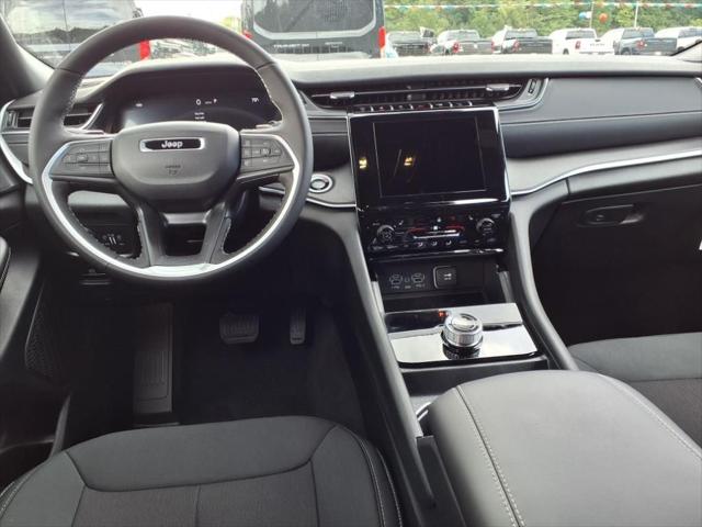 2025 Jeep Grand Cherokee Laredo 4x4