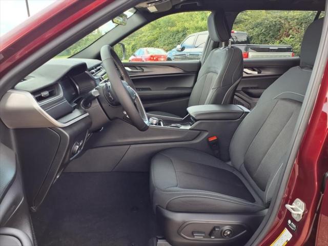 2025 Jeep Grand Cherokee Laredo 4x4