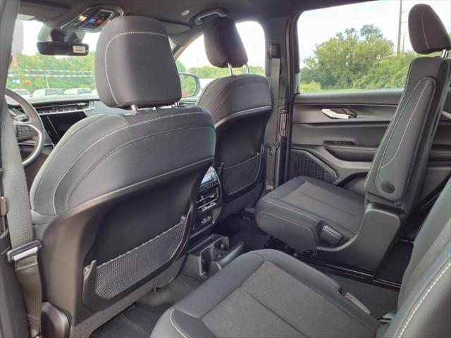 2025 Jeep Grand Cherokee Laredo 4x4