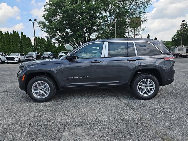 2025 Jeep Grand Cherokee GRAND CHEROKEE LAREDO X 4X4