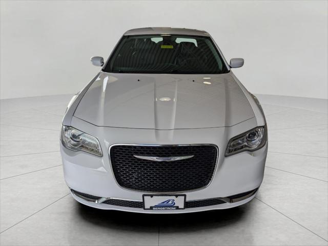 2016 Chrysler 300 Limited